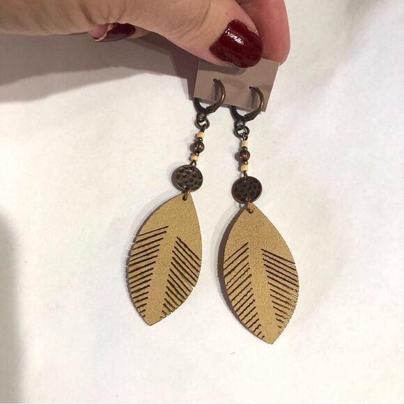 Boho Beaded Leather Feather Earrings (A)14 - Picture 6 of 8